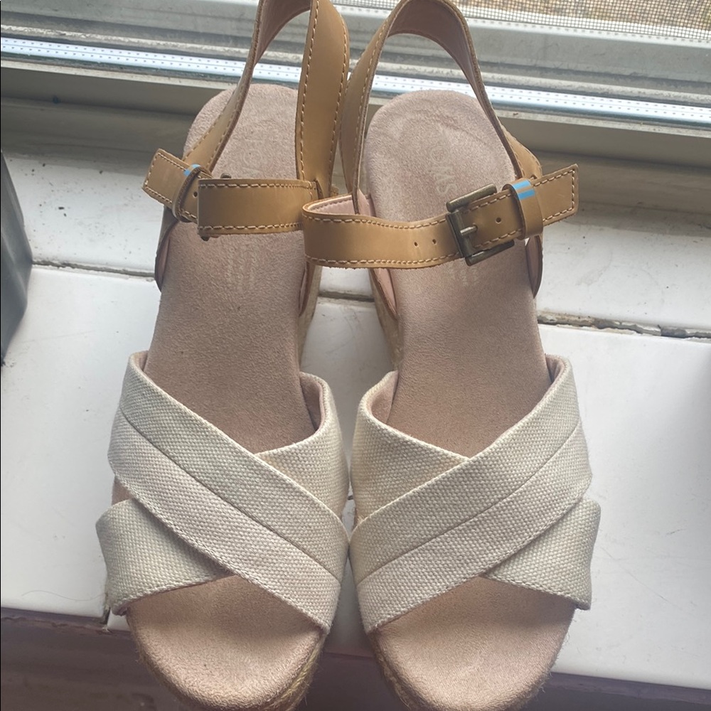 Women's Cream and Tan Sandals
